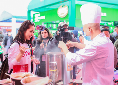 朝天門火鍋培訓(xùn)中心，為加盟店培訓(xùn)專業(yè)化人才！