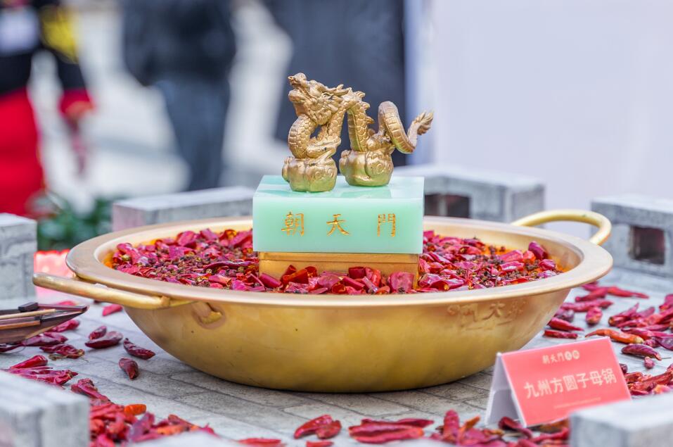 80萬開火鍋店加盟好還是自己開店好？