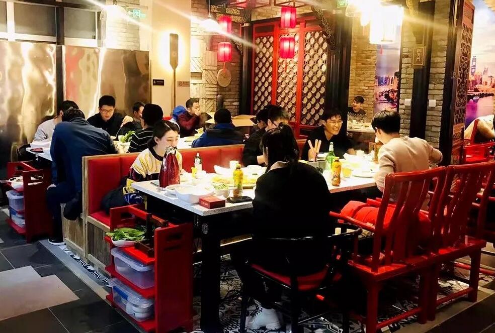 三亞開(kāi)火鍋加盟店如何裝修設(shè)計(jì)？