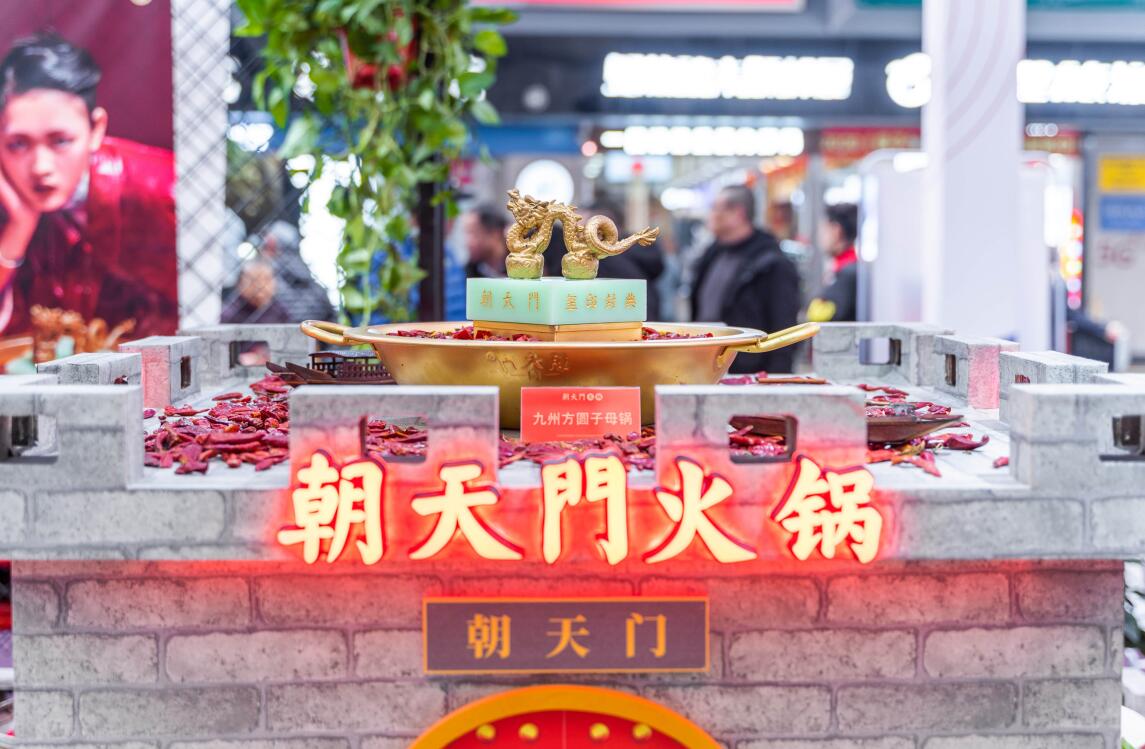 開火鍋加盟店，要學(xué)會(huì)用服務(wù)感動(dòng)顧客！