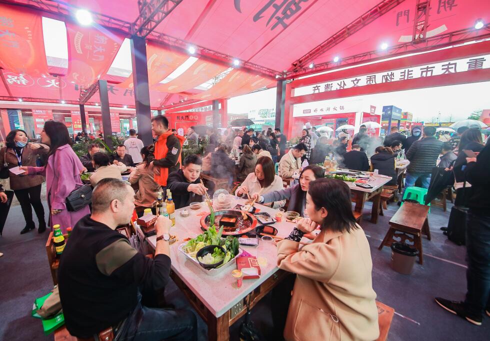 來重慶除了打卡網(wǎng)紅景點(diǎn)，還可以品嘗人間煙火！