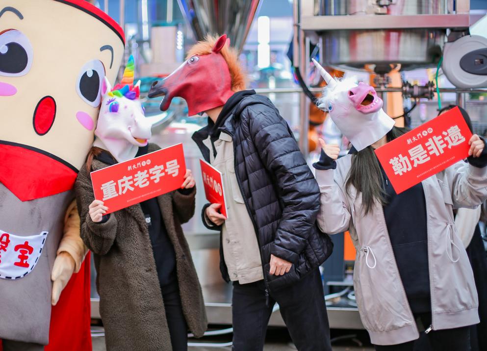 唱歌、換裝、劇本殺，火鍋店們玩起了哪些“跨界”？