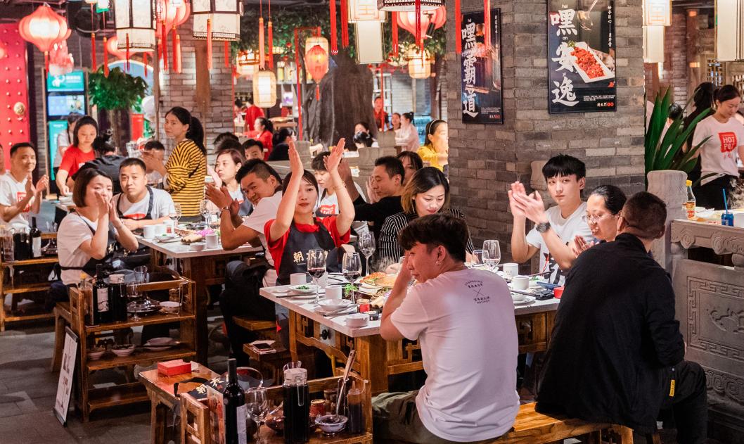 年輕人開始反向消費，餐飲業(yè)應該如何應對？