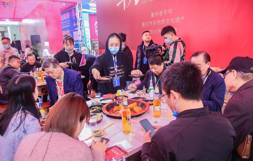 合格的餐飲服務員，到底該是怎樣的？請按這個標準！