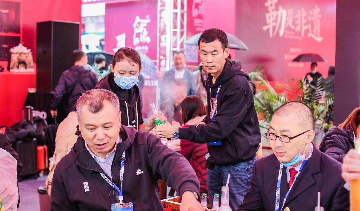 什么樣的店長？讓一家新開火鍋店，生意如此的好！
