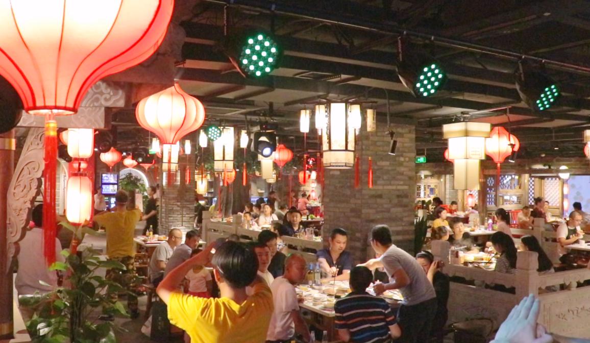看了奧運(yùn)運(yùn)動(dòng)員的肌肉，我決定多吃高蛋白火鍋菜品！