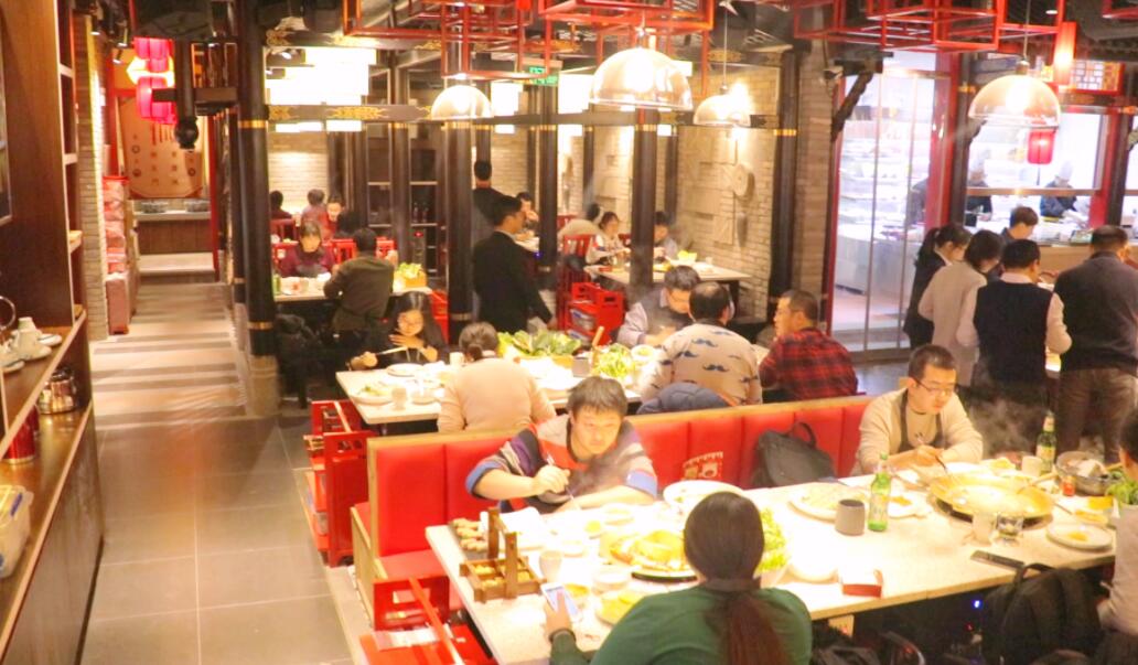 招5個(gè)服務(wù)員，可以開一家重慶火鍋店？
