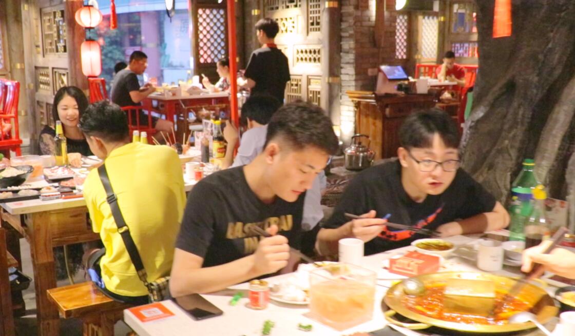 重慶火鍋，推出低價(jià)套餐，生意是否好？