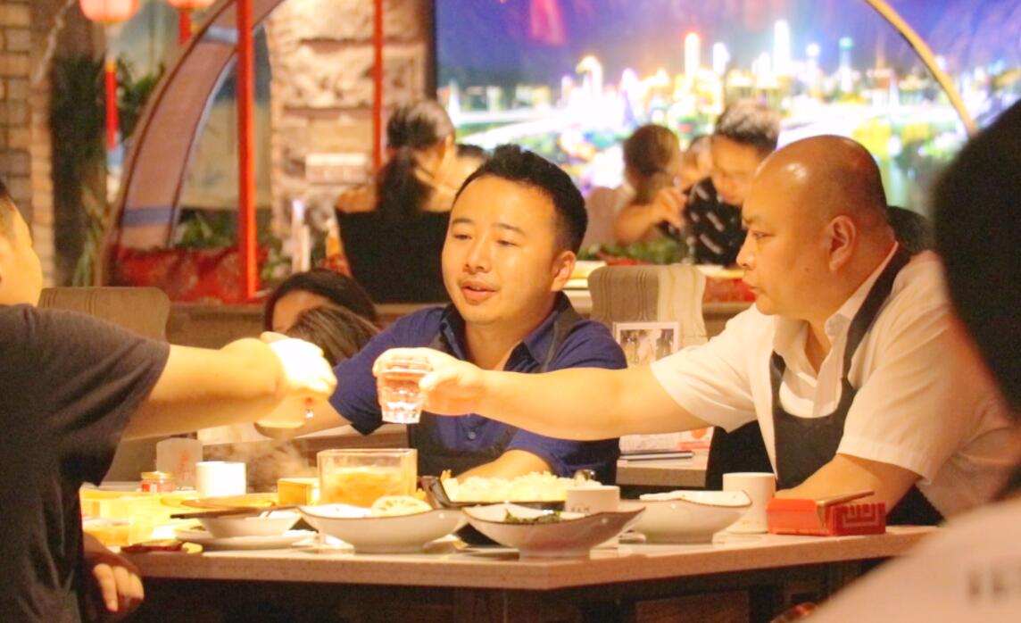 火鍋店選址在巷子里，如何招攬生意？